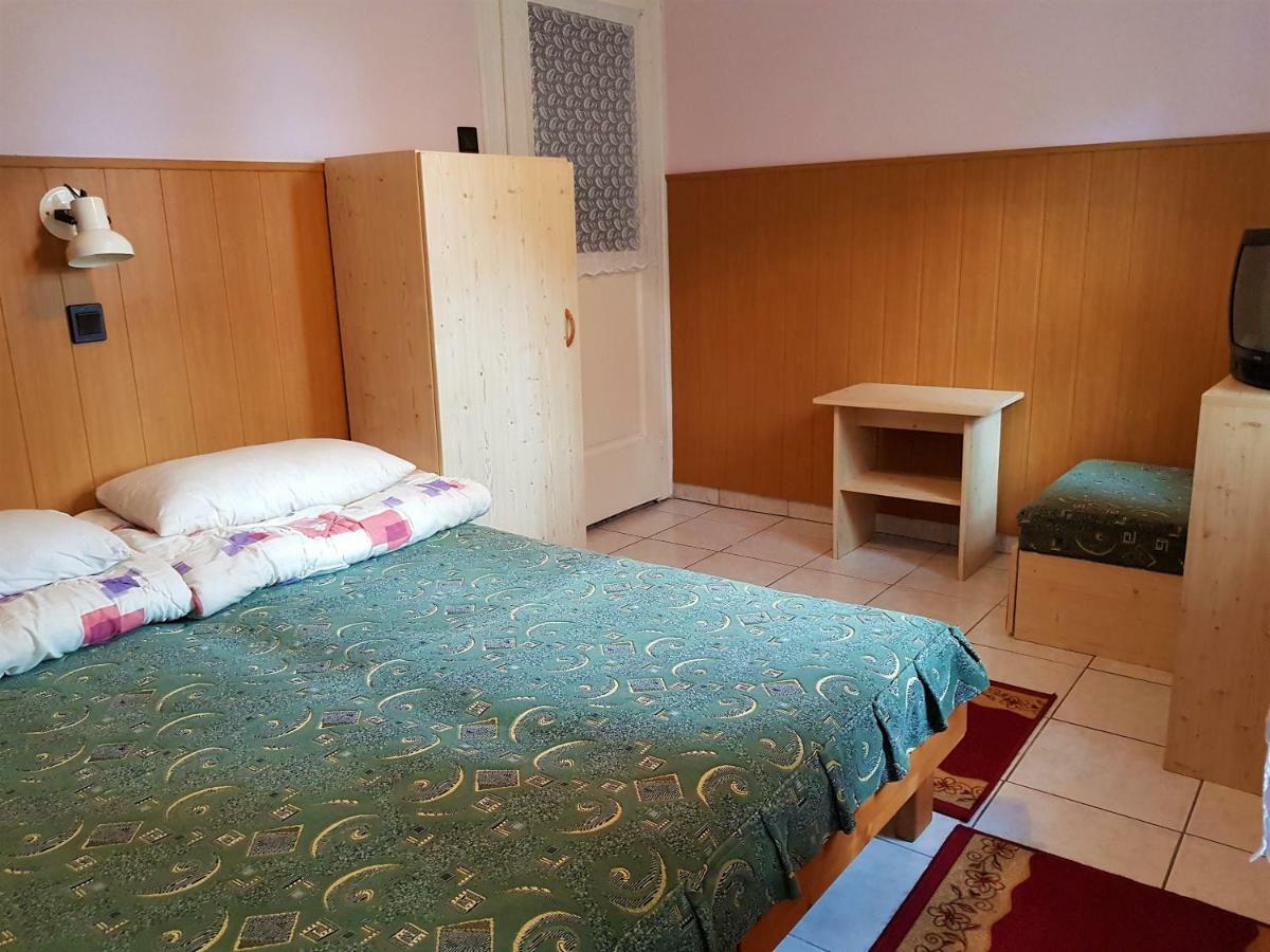 Parád Muskatli Ueduelohaz B&B 외부 사진